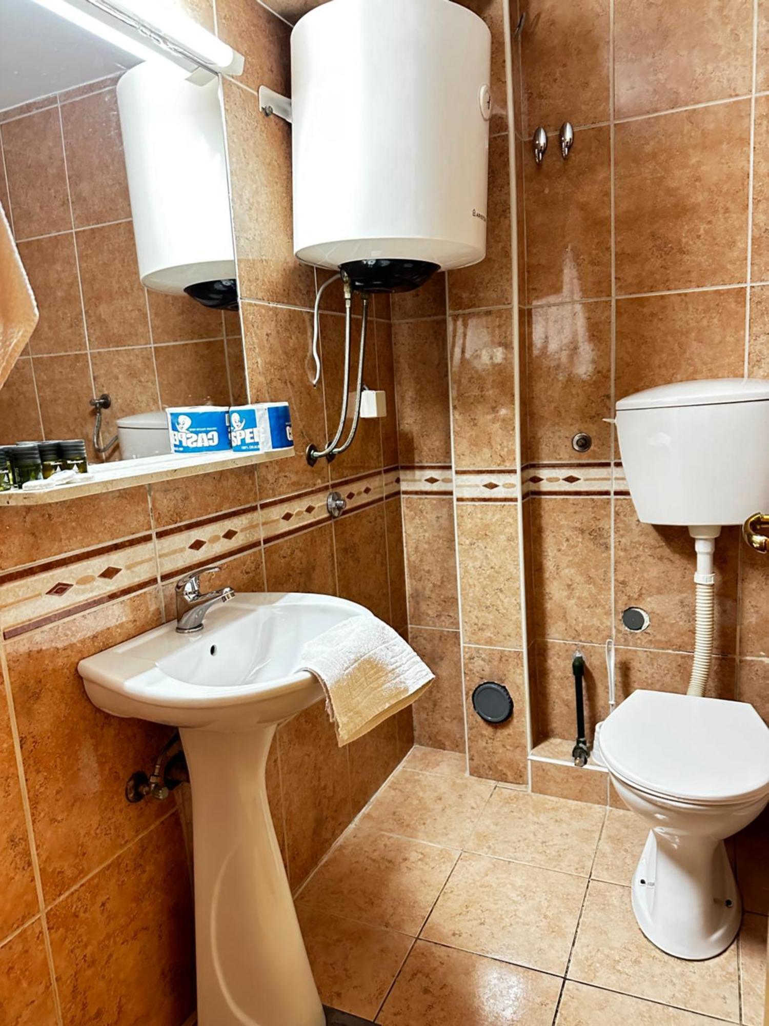 Central Hotel-Μπούντβα Εξωτερικό φωτογραφία