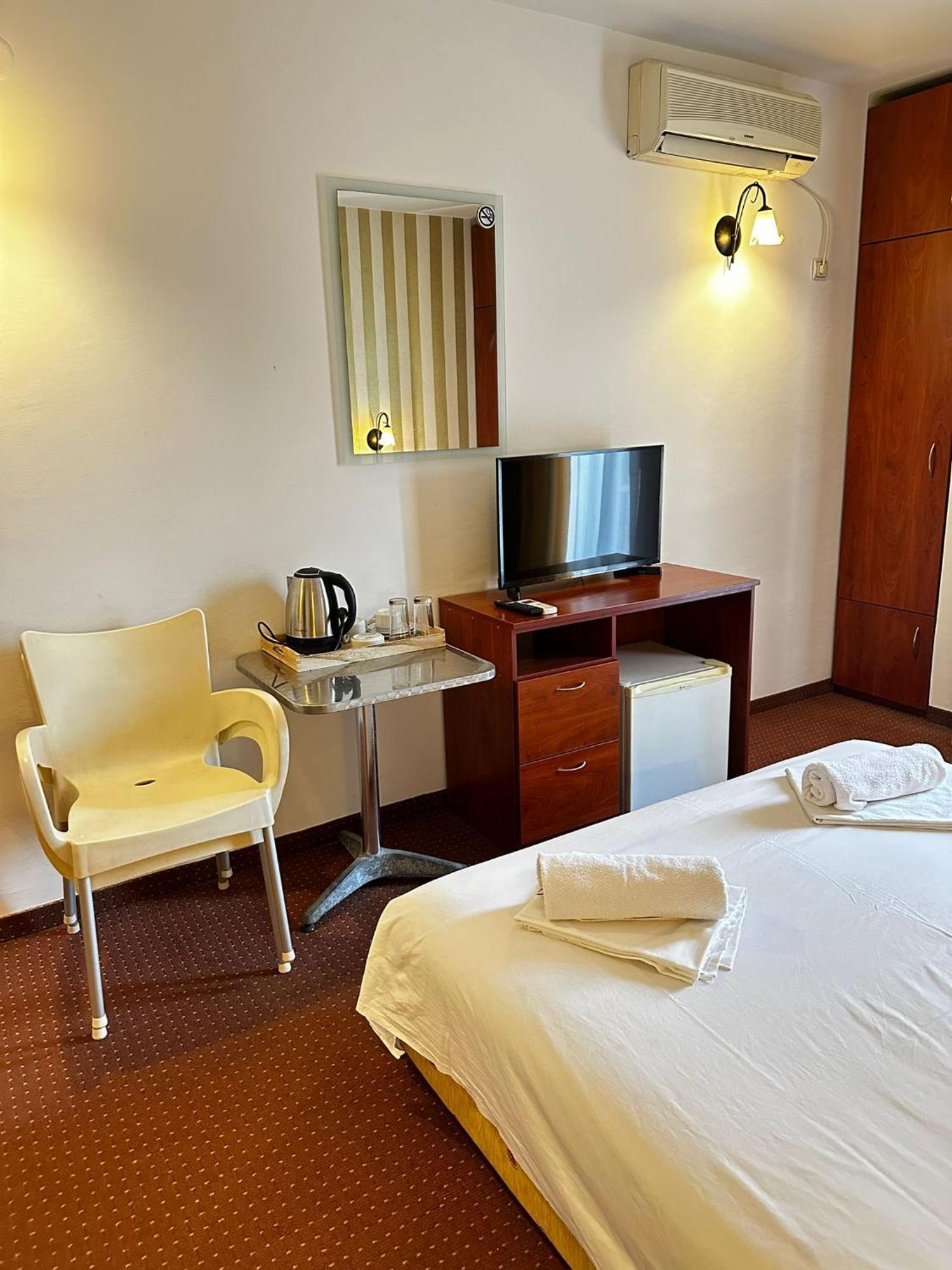 Central Hotel-Μπούντβα Εξωτερικό φωτογραφία