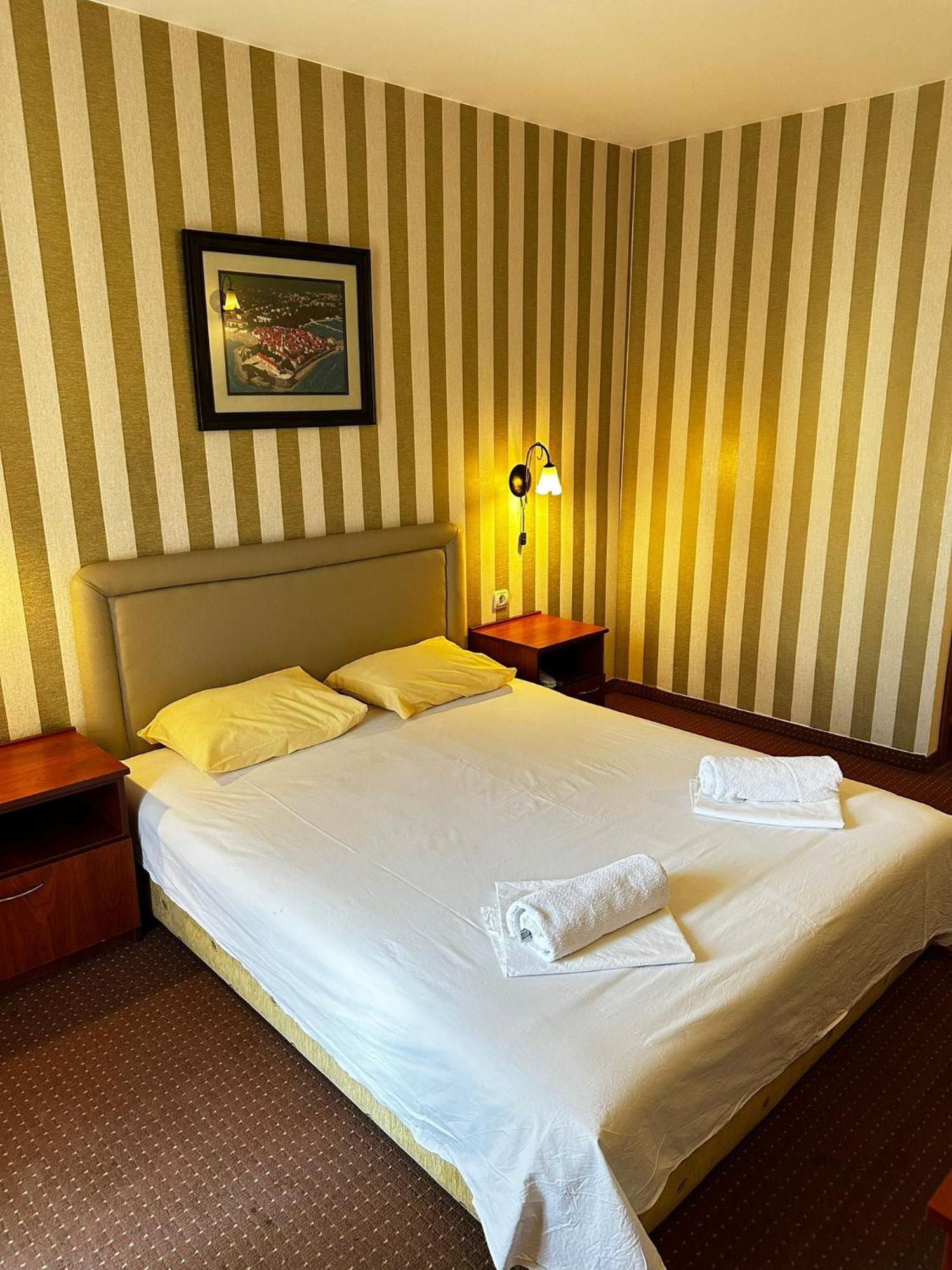 Central Hotel-Μπούντβα Εξωτερικό φωτογραφία