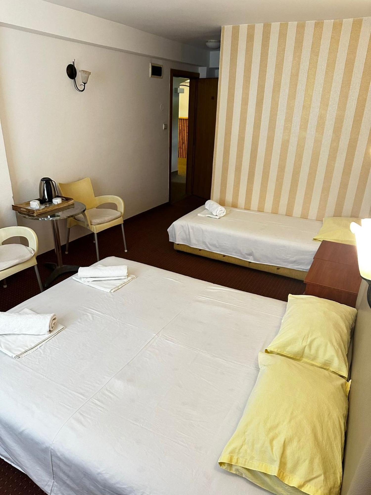 Central Hotel-Μπούντβα Εξωτερικό φωτογραφία