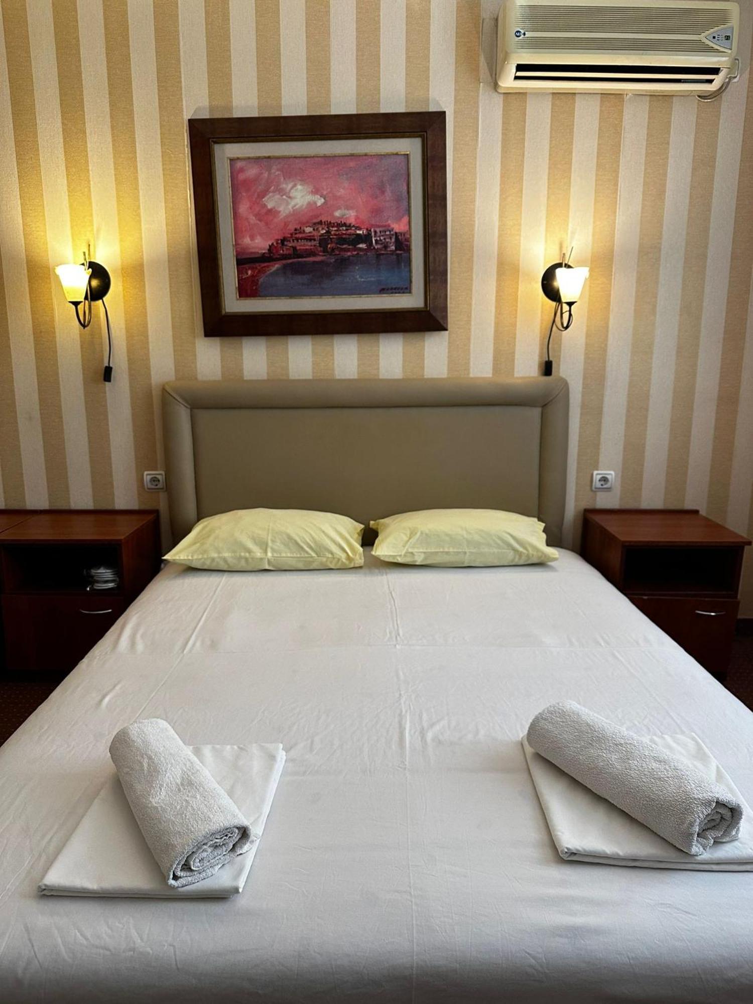 Central Hotel-Μπούντβα Εξωτερικό φωτογραφία